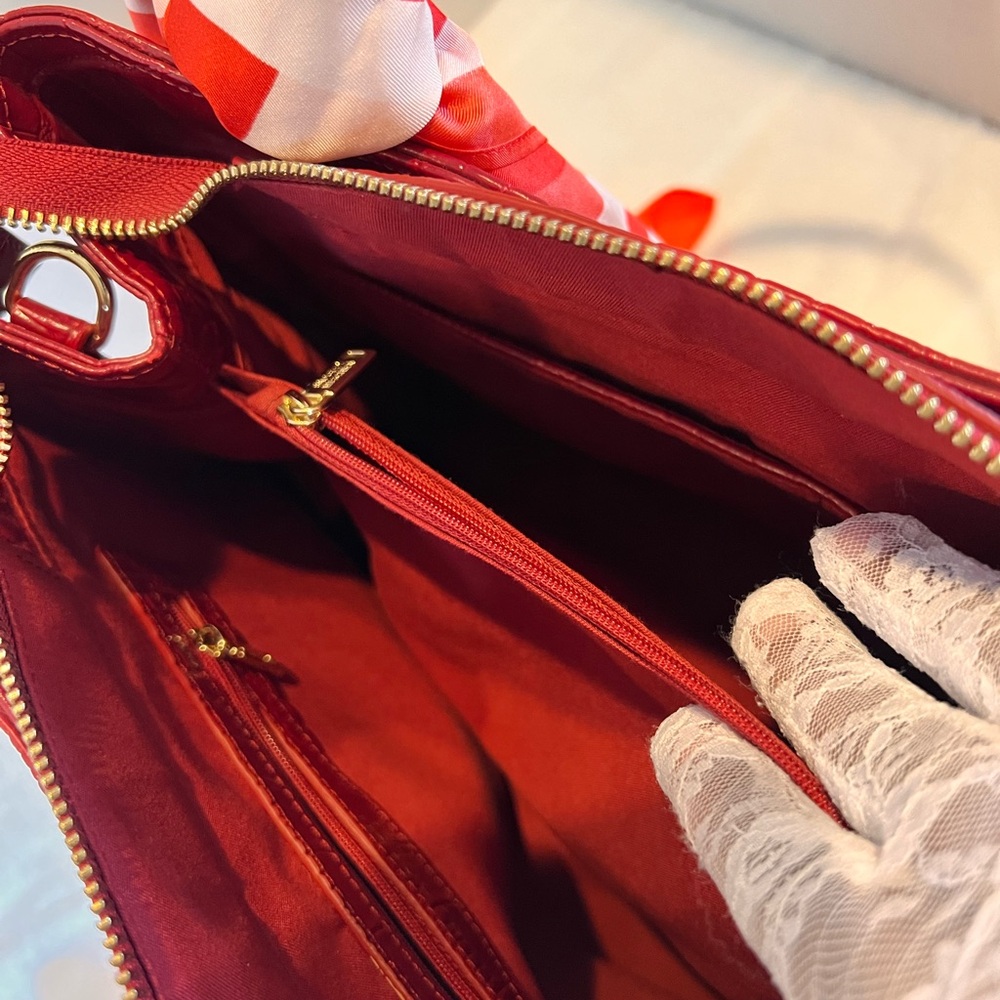 🌹Badgley Mischka Caroline Red Vegan Tote. Top zip closure. Croc design. - Picture 6 of 8